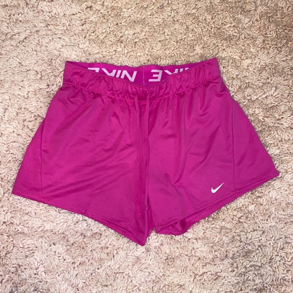 Nike Womens Attk 2 Tr5 Training Shorts 